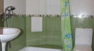 Гостевой дом Valentina Якорная Щель Трехместный номер с собственной ванной комнатой-2